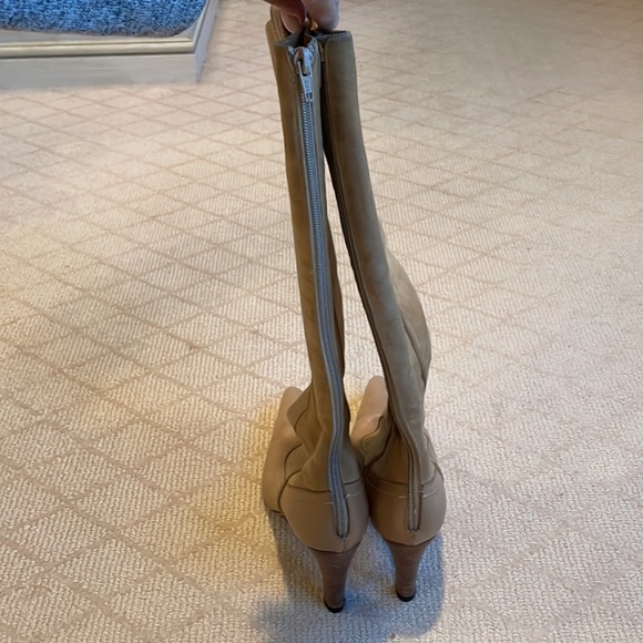 Manolo Blahnik beige suede boots - Picture 10 of 10